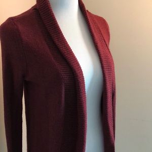 Burgundy cardigan with pockets